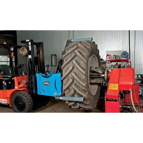 Four pneumatic rubber tires support the Liberty Model 871 hose cart and  allow easy mobility!